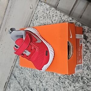 Nike Revolution 5 3c